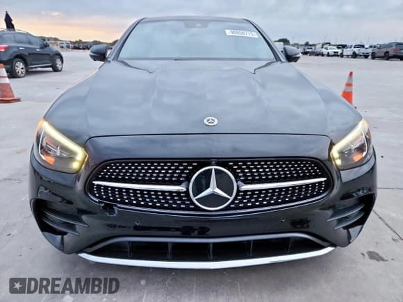 ✅ 2022 Mercedes-Benz E 350 • VIN: W1KZF8DB9NB033855 • Lot: 90850715. Listed on Copart with 22,040 mi. Free auction sales archive from the USA and detailed vehicle history report at DreamBid. Image 5.
