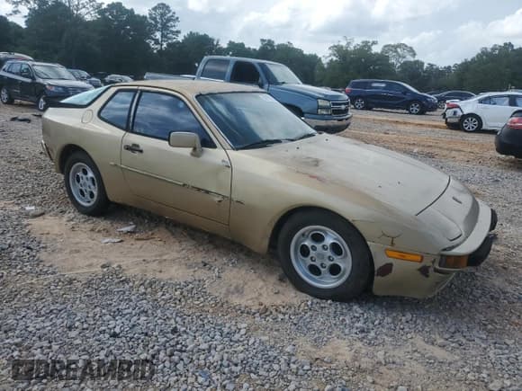 ✅ 1984 Porsche 944 • VIN: WP0AA0940EN458560 • Lot: 59191935. Wystawiony na Copart z przebiegiem 85 420 mil. Bezpłatny archiwum sprzedaży aukcyjnych z USA i szczegółowy raport historii pojazdu na DreamBid. Zdjęcie 4.
