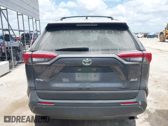 ✅ 2019 Toyota RAV4 XLE Premium • VIN: JTMC1RFV0KD005597 • Lot: 42995610. Listed on IAAI with 121,400 mi. Free auction sales archive from the USA and detailed vehicle history report at DreamBid. Image 16.