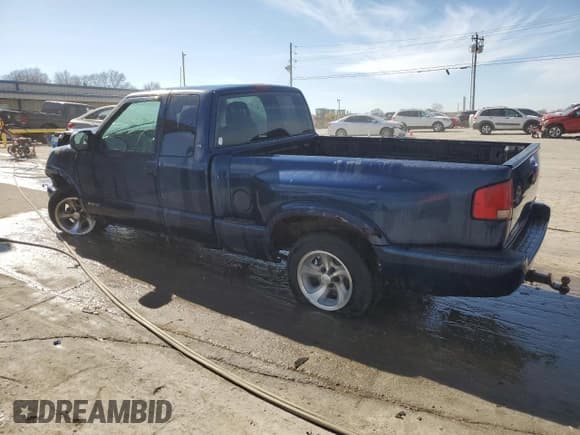 ✅ 2001 Chevrolet S-10 LS • VIN: 1GCCS19W618164778 • Лот: 47121435. Опубликован ранее на Copart с пробегом 309 850 миль. Бесплатный доступ к архиву аукционных продаж из США и подробный отчёт об истории автомобиля на DreamBid. Изображение 2.