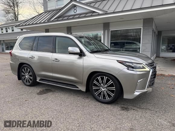 ✅ 2018 Lexus LX 570 • VIN: JTJHY7AX6J4263505 • Lot: 43700643. Wystawiony na IAAI z przebiegiem 85 124 mil. Bezpłatny archiwum sprzedaży aukcyjnych z USA i szczegółowy raport historii pojazdu na DreamBid. Zdjęcie 1.