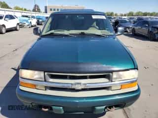 1998 Chevrolet S-10 LS z VIN 1GCDT19X3W8233475, wystawiony jako Copart lot #73355824 z przebiegiem 211 954 mil mil oraz Szkoda całkowita • Salvage title. Historia ofert i sprzedaży dostępna na DreamBid. Obrazek 5.