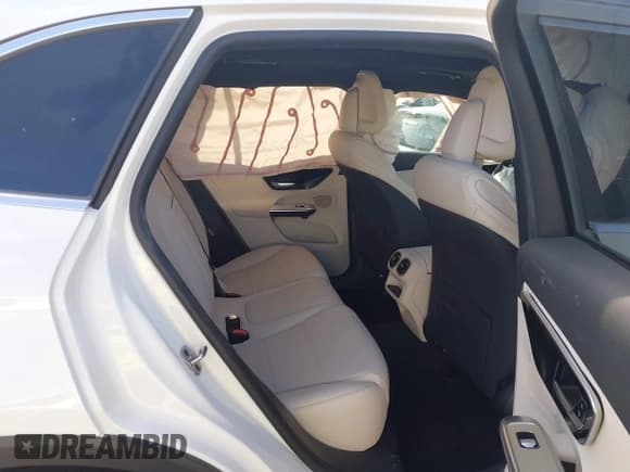 ✅ 2025 Mercedes-Benz GLC 300 • VIN: W1NKM4GB3SF320370 • Lot: 42622649. Wystawiony na IAAI z przebiegiem 1 787 mil. Bezpłatny archiwum sprzedaży aukcyjnych z USA i szczegółowy raport historii pojazdu na DreamBid. Zdjęcie 8.