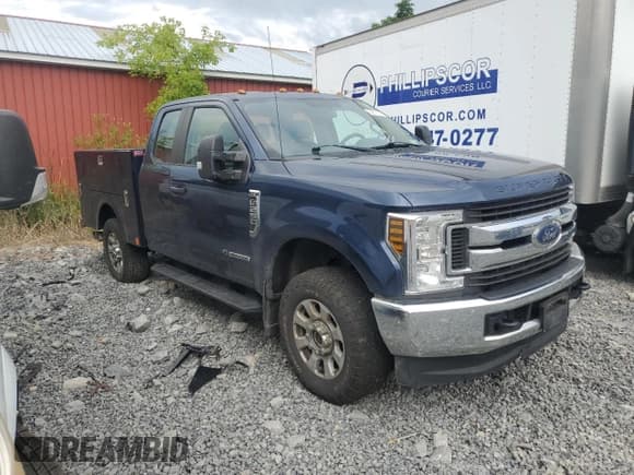 ✅ 2019 Ford F-250 XL • VIN: 1FT7X2BT1KEE95571 • Lot: 62677135. Listed on Copart with 136,344 mi. Free auction sales archive from the USA and detailed vehicle history report at DreamBid. Image 4.