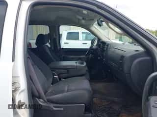 2012 Chevrolet Silverado 1500 LT z VIN 1GCPKSE78CF108216, wystawiony jako IAAI lot #43378511 z przebiegiem 228 810 mil mil oraz . Historia ofert i sprzedaży dostępna na DreamBid. Obrazek 5.