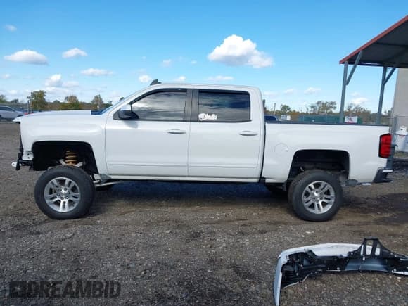 ✅ 2017 Chevrolet Silverado 1500 LT • VIN: 3GCUKREC9HG309038 • Lot: 43511015. Listed on IAAI with 55,170 mi. Free auction sales archive from the USA and detailed vehicle history report at DreamBid. Image 15.
