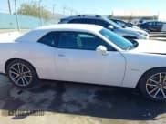 ✅ 2021 Dodge Challenger R/T • VIN: 2C3CDZBT0MH651440 • Lot: 43581247. Wystawiony na IAAI z przebiegiem 18 078 mil. Bezpłatny archiwum sprzedaży aukcyjnych z USA i szczegółowy raport historii pojazdu na DreamBid. Zdjęcie 14.