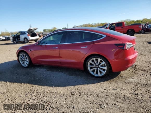✅ 2018 Tesla Model 3 Long Range Battery • VIN: 5YJ3E1EBXJF114704 • Lot: 89538225. Wystawiony na Copart z przebiegiem 104 608 mil. Bezpłatny archiwum sprzedaży aukcyjnych z USA i szczegółowy raport historii pojazdu na DreamBid. Zdjęcie 2.