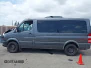 ✅ 2015 Mercedes-Benz Sprinter Passenger • VIN: WDZPE7DC1FP111850 • Lot: 41920037. Wystawiony na IAAI z przebiegiem 127 121 mil. Bezpłatny archiwum sprzedaży aukcyjnych z USA i szczegółowy raport historii pojazdu na DreamBid. Zdjęcie 14.