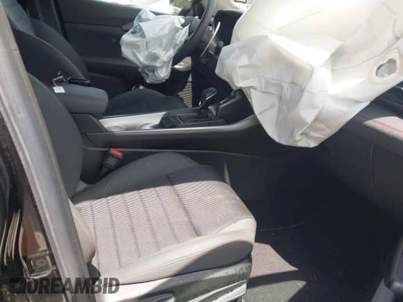 2024 Dodge Hornet R/T z VIN ZACPDFCW2R3A31979, wystawiony jako IAAI lot #42473241 z przebiegiem 34 332 mil mil oraz . Historia ofert i sprzedaży dostępna na DreamBid. Obrazek 5.