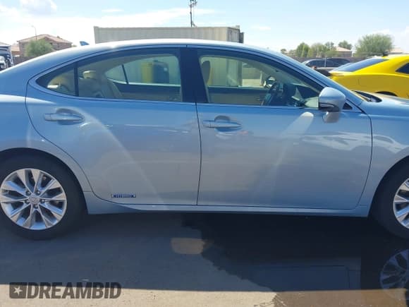 ✅ 2013 Lexus ES 300h • VIN: JTHBW1GG9D2005304 • Lot: 43094858. Listed on IAAI with 143,382 mi. Free auction sales archive from the USA and detailed vehicle history report at DreamBid. Image 13.