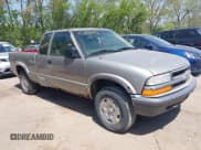 ✅ 2001 Chevrolet S-10 LS • VIN: 1GCDT19W41K181244 • Лот: 42129845. Опубликован ранее на IAAI с пробегом 183 368 миль. Бесплатный доступ к архиву аукционных продаж из США и подробный отчёт об истории автомобиля на DreamBid. Изображение 1.