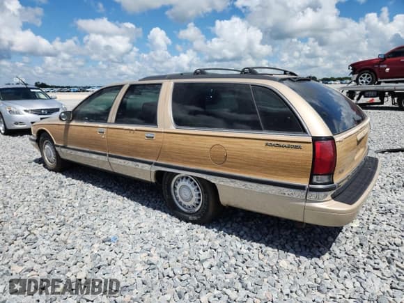 ✅ 1996 Buick Roadmaster Estate Collectors Edition • VIN: 1G4BR82P3TR415414 • Lot: 67954115. Wystawiony na Copart z przebiegiem 57 516 mil. Bezpłatny archiwum sprzedaży aukcyjnych z USA i szczegółowy raport historii pojazdu na DreamBid. Zdjęcie 2.
