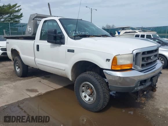 ✅ 2001 Ford F-250 XL • VIN: 1FTNF21L11EA50032 • Lot: 41958019. Wystawiony na IAAI z przebiegiem 127 932 mil. Bezpłatny archiwum sprzedaży aukcyjnych z USA i szczegółowy raport historii pojazdu na DreamBid. Zdjęcie 1.