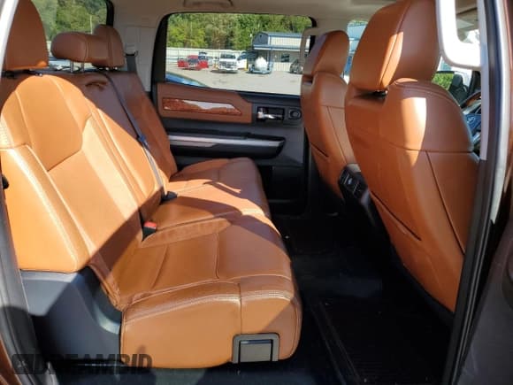 ✅ 2016 Toyota Tundra Platinum • VIN: 5TFAY5F15GX498479 • Lot: 80284625. Wystawiony na Copart z przebiegiem 185 637 mil. Bezpłatny archiwum sprzedaży aukcyjnych z USA i szczegółowy raport historii pojazdu na DreamBid. Zdjęcie 10.