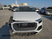 ✅ 2019 Audi Q8 Prestige • VIN: WA1CVBF18KD021940 • Lot: 74455844. Wystawiony na Copart z przebiegiem 66 927 mil. Bezpłatny archiwum sprzedaży aukcyjnych z USA i szczegółowy raport historii pojazdu na DreamBid. Zdjęcie 5.