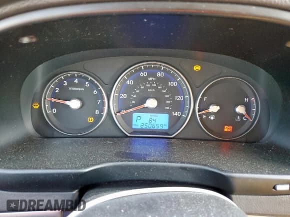 ✅ 2010 Hyundai Santa Fe GL • VIN: 5NMSG3AB6AH387273 • Lot: 46176885. Listed on Copart with 250,659 mi. Free auction sales archive from the USA and detailed vehicle history report at DreamBid. Image 9.