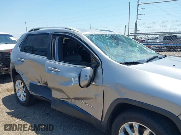 ✅ 2017 Jeep Cherokee Limited • VIN: 1C4PJMDS6HW594035 • Лот: 42252540. Опубликован ранее на IAAI с пробегом 103 233 миль. Бесплатный доступ к архиву аукционных продаж из США и подробный отчёт об истории автомобиля на DreamBid. Изображение 6.