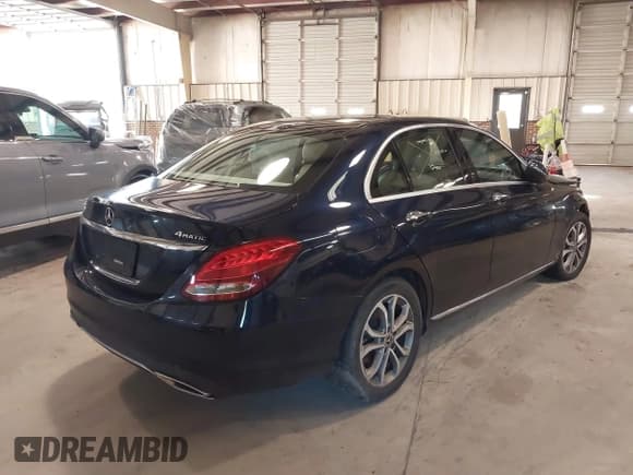 ✅ 2018 Mercedes-Benz C 300 • VIN: WDDWF4KB5JR418913 • Lot: 41405627. Wystawiony na IAAI z przebiegiem 117 779 mil. Bezpłatny archiwum sprzedaży aukcyjnych z USA i szczegółowy raport historii pojazdu na DreamBid. Zdjęcie 4.