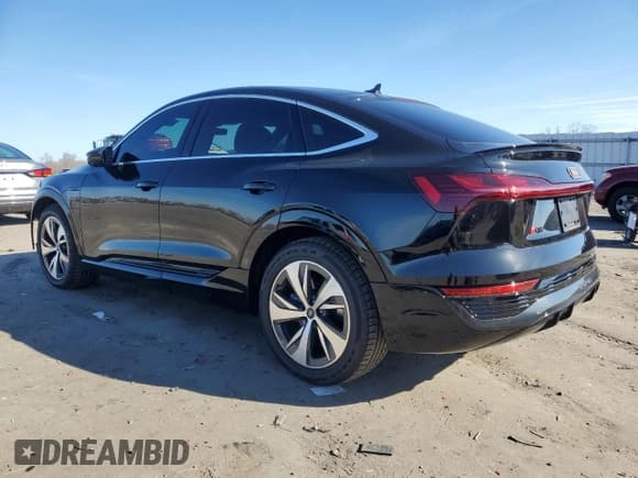 ✅ 2024 Audi Q8 e-tron Sportback S line Premium Plus • VIN: WA1CAAGE6RB031248 • Лот: 82036714. Опубликован ранее на Copart с пробегом 7 671 миль. Бесплатный доступ к архиву аукционных продаж из США и подробный отчёт об истории автомобиля на DreamBid. Изображение 2.