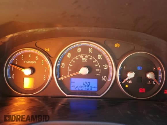 ✅ 2007 Hyundai Santa Fe SE • VIN: 5NMSH73E37H110892 • Lot: 80477034. Listed on Copart with 229,789 mi. Free auction sales archive from the USA and detailed vehicle history report at DreamBid. Image 9.