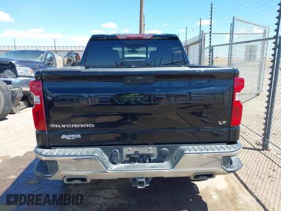 2021 Chevrolet Silverado 1500 LT z VIN 3GCUYDEDXMG375568, wystawiony jako IAAI lot #42412870 z przebiegiem 81 347 mil mil oraz . Historia ofert i sprzedaży dostępna na DreamBid. Obrazek 16.