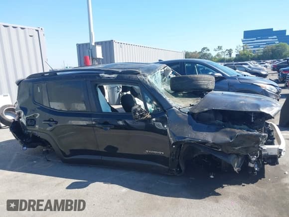 ✅ 2022 Jeep Renegade Latitude • VIN: ZACNJDB15NPN79453 • Lot: 43076701. Wystawiony na IAAI z przebiegiem Nie podano. Bezpłatny archiwum sprzedaży aukcyjnych z USA i szczegółowy raport historii pojazdu na DreamBid. Zdjęcie 13.