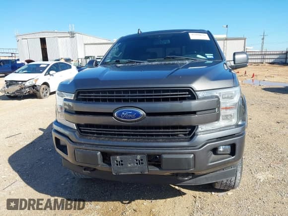 ✅ 2018 Ford F-150 XL • VIN: 1FTFW1E50JKD93216 • Lot: 42690678. Wystawiony na IAAI z przebiegiem 135 445 mil. Bezpłatny archiwum sprzedaży aukcyjnych z USA i szczegółowy raport historii pojazdu na DreamBid. Zdjęcie 12.