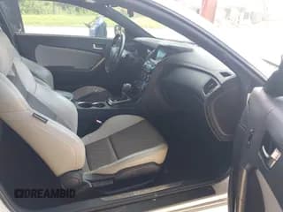 ✅ 2013 Hyundai Genesis Coupe 2.0T • VIN: KMHHT6KD8DU094586 • Lot: 43052445. Wystawiony na IAAI z przebiegiem 91 125 mil. Bezpłatny archiwum sprzedaży aukcyjnych z USA i szczegółowy raport historii pojazdu na DreamBid. Zdjęcie 5.