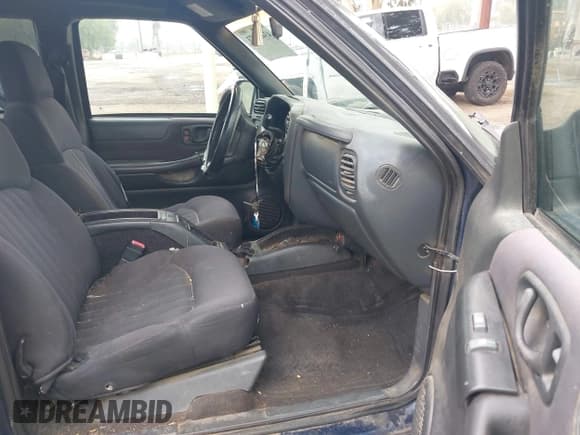 ✅ 2003 Chevrolet S-10 LS • VIN: 1GCCS19XX38175388 • Лот: 43401773. Опубликован ранее на IAAI с пробегом 229 451 миль. Бесплатный доступ к архиву аукционных продаж из США и подробный отчёт об истории автомобиля на DreamBid. Изображение 5.