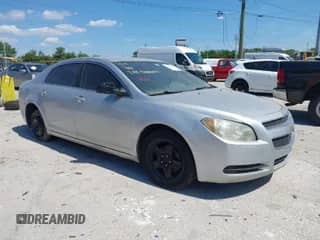 2012 Chevrolet Malibu 1FL z VIN 1G1ZA5E09CF357357, wystawiony jako IAAI lot #41810064 z przebiegiem 295 346 mil mil oraz . Historia ofert i sprzedaży dostępna na DreamBid. Obrazek 1.