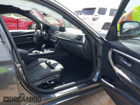 ✅ 2018 BMW 3 Series 330i • VIN: WBA8B9C54JEE81206 • Lot: 42251897. Listed on IAAI with Not provided. Free auction sales archive from the USA and detailed vehicle history report at DreamBid. Image 5.