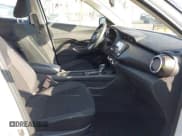 ✅ 2024 Nissan Kicks SV • VIN: 3N1CP5CV3RL528194 • Lot: 43508435. Wystawiony na IAAI z przebiegiem 52 514 mil. Bezpłatny archiwum sprzedaży aukcyjnych z USA i szczegółowy raport historii pojazdu na DreamBid. Zdjęcie 5.