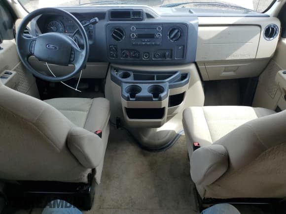 ✅ 2011 Ford Econoline Passenger XL • VIN: 1FBNE3BLXBDB18105 • Lot: 70453785. Wystawiony na Copart z przebiegiem 246 643 mil. Bezpłatny archiwum sprzedaży aukcyjnych z USA i szczegółowy raport historii pojazdu na DreamBid. Zdjęcie 8.