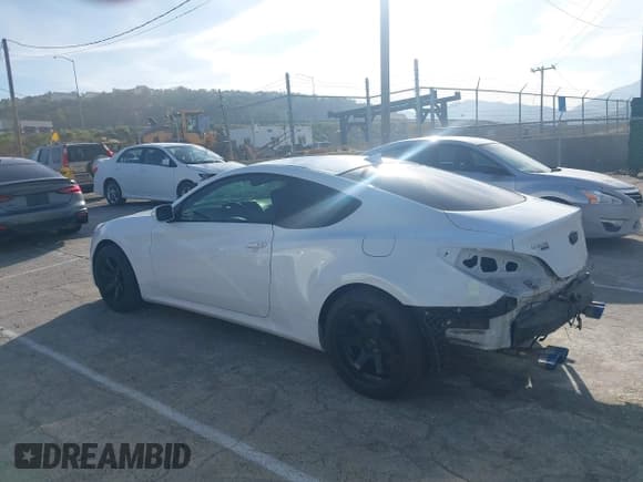 ✅ 2016 Hyundai Genesis Coupe 3.8L Base • VIN: KMHHT6KJ0GU132287 • Lot: 42484478. Wystawiony na IAAI z przebiegiem 64 903 mil. Bezpłatny archiwum sprzedaży aukcyjnych z USA i szczegółowy raport historii pojazdu na DreamBid. Zdjęcie 3.