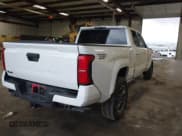 ✅ 2025 Toyota Tacoma SR • VIN: 3TMLB5JN2SM090394 • Лот: 41916312. Опубликован ранее на IAAI с пробегом 840 миль. Бесплатный доступ к архиву аукционных продаж из США и подробный отчёт об истории автомобиля на DreamBid. Изображение 4.