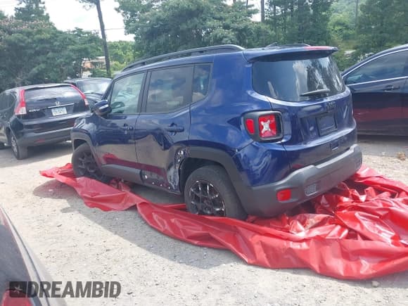 ✅ 2020 Jeep Renegade Latitude • VIN: ZACNJABB5LPL87163 • Lot: 40948221. Wystawiony na IAAI z przebiegiem 118 125 mil. Bezpłatny archiwum sprzedaży aukcyjnych z USA i szczegółowy raport historii pojazdu na DreamBid. Zdjęcie 3.