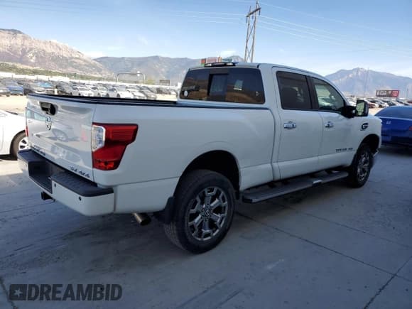 ✅ 2017 Nissan Titan Platinum Reserve • VIN: 1N6BA1F46HN573714 • Lot: 81118715. Wystawiony na Copart z przebiegiem 85 921 mil. Bezpłatny archiwum sprzedaży aukcyjnych z USA i szczegółowy raport historii pojazdu na DreamBid. Zdjęcie 3.