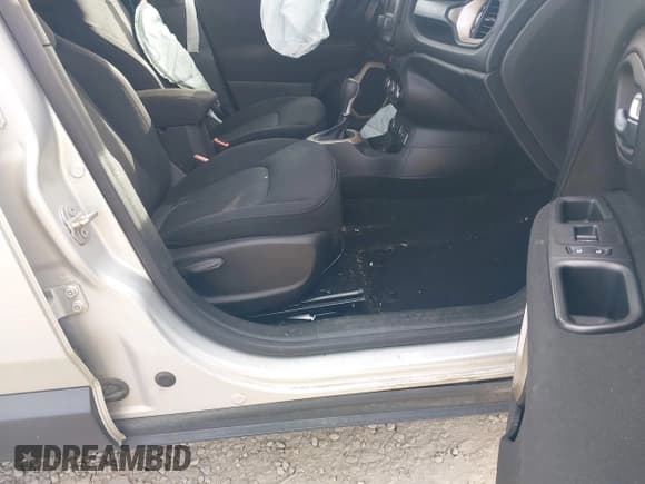 ✅ 2016 Jeep Renegade Latitude • VIN: ZACCJBBT2GPD37805 • Lot: 43523600. Listed on IAAI with 153,681 mi. Free auction sales archive from the USA and detailed vehicle history report at DreamBid. Image 5.