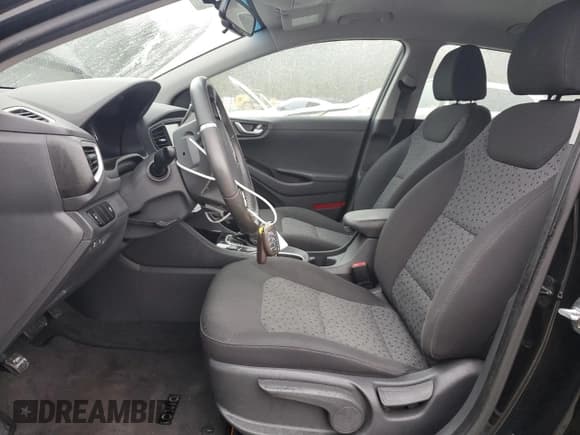 ✅ 2019 Hyundai Ioniq • VIN: KMHC65LD1KU159429 • Lot: 45765555. Wystawiony na Copart z przebiegiem 80 319 mil. Bezpłatny archiwum sprzedaży aukcyjnych z USA i szczegółowy raport historii pojazdu na DreamBid. Zdjęcie 7.