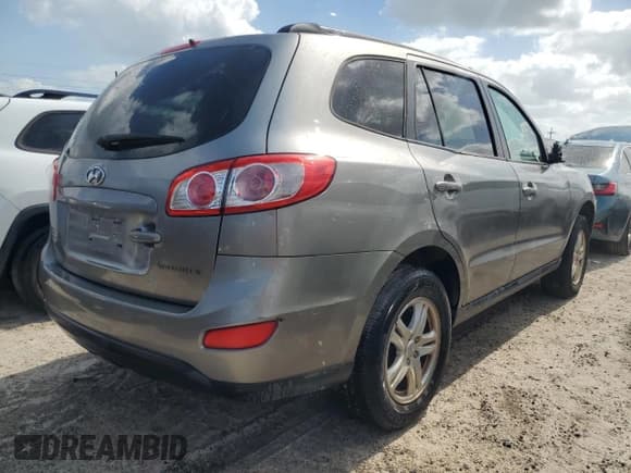 ✅ 2011 Hyundai Santa Fe GLS • VIN: 5XYZG3AB1BG018119 • Lot: 78743554. Listed on Copart with 121,199 mi. Free auction sales archive from the USA and detailed vehicle history report at DreamBid. Image 3.
