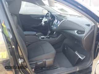 2020 Chevrolet Malibu RS z VIN 1G1ZG5ST6LF124680, wystawiony jako IAAI lot #43478376 z przebiegiem 95 645 mil mil oraz . Historia ofert i sprzedaży dostępna na DreamBid. Obrazek 5.