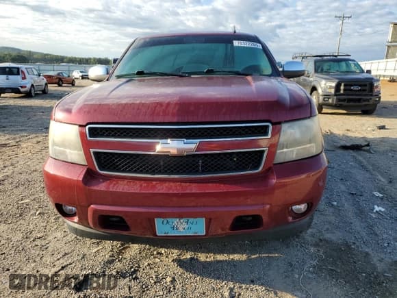 ✅ 2010 Chevrolet Suburban LT • VIN: 1GNZKMEGXAR211239 • Lot: 70322265. Wystawiony na Copart z przebiegiem 174 586 mil. Bezpłatny archiwum sprzedaży aukcyjnych z USA i szczegółowy raport historii pojazdu na DreamBid. Zdjęcie 5.