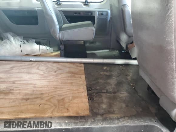 ✅ 2014 Ford Econoline Passenger XL • VIN: 1FBNE3BL0EDA45637 • Лот: 66751585. Опубликован ранее на Copart с пробегом 132 326 миль. Бесплатный доступ к архиву аукционных продаж из США и подробный отчёт об истории автомобиля на DreamBid. Изображение 11.