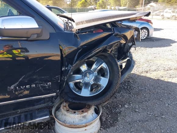 2015 Chevrolet Silverado 1500 LTZ z VIN 3GCUKSEC0FG537689, wystawiony jako IAAI lot #43118408 z przebiegiem 127 218 mil mil oraz . Historia ofert i sprzedaży dostępna na DreamBid. Obrazek 6.