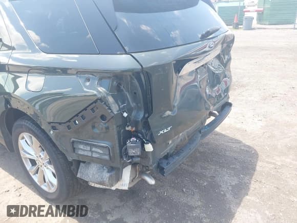 ✅ 2023 Ford Explorer XLT • VIN: 1FMSK7DH7PGC37612 • Lot: 42252633. Wystawiony na IAAI z przebiegiem 27 142 mil. Bezpłatny archiwum sprzedaży aukcyjnych z USA i szczegółowy raport historii pojazdu na DreamBid. Zdjęcie 18.