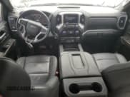 ✅ 2021 Chevrolet Silverado 1500 RST • VIN: 1GCUYEET3MZ256094 • Lot: 65181395. Wystawiony na Copart z przebiegiem 55 654 mil. Bezpłatny archiwum sprzedaży aukcyjnych z USA i szczegółowy raport historii pojazdu na DreamBid. Zdjęcie 8.