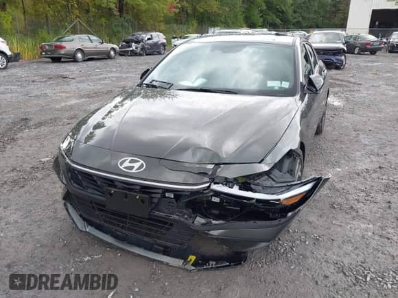 2025 Hyundai Elantra SEL Sport with VIN KMHLM4DG2SU955860, listed as a IAAI auction lot 43317517 with 8,756 mi miles and . Bid and sale history available at DreamBid. Image 6.