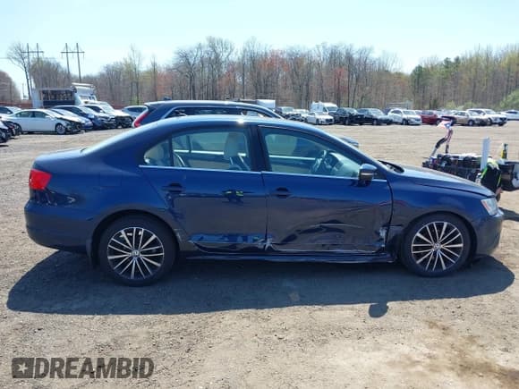 ✅ 2012 Volkswagen Jetta SEL • VIN: 3VWLP7AJ5CM394439 • Lot: 42069686. Listed on IAAI with 107,567 mi. Free auction sales archive from the USA and detailed vehicle history report at DreamBid. Image 13.