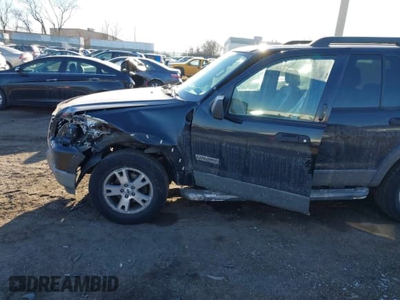 ✅ 2006 Ford Explorer XLT • VIN: 1FMEU73896ZA09638 • Lot: 41452293. Wystawiony na IAAI z przebiegiem 174 980 mil. Bezpłatny archiwum sprzedaży aukcyjnych z USA i szczegółowy raport historii pojazdu na DreamBid. Zdjęcie 6.